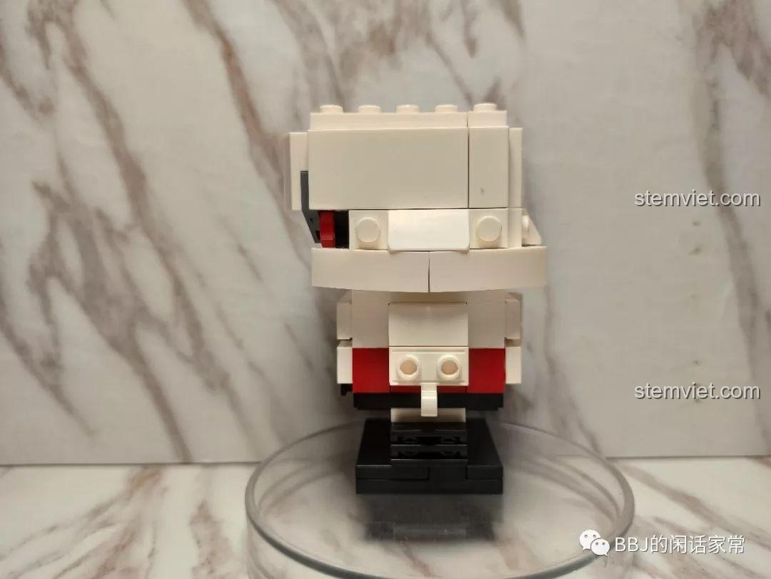 Mô hình JiSi 6860 Megatron BrickHeadz đã hoàn thành, nhìn từ phía cạnh trái, thể hiện chi tiết thiết kế.
