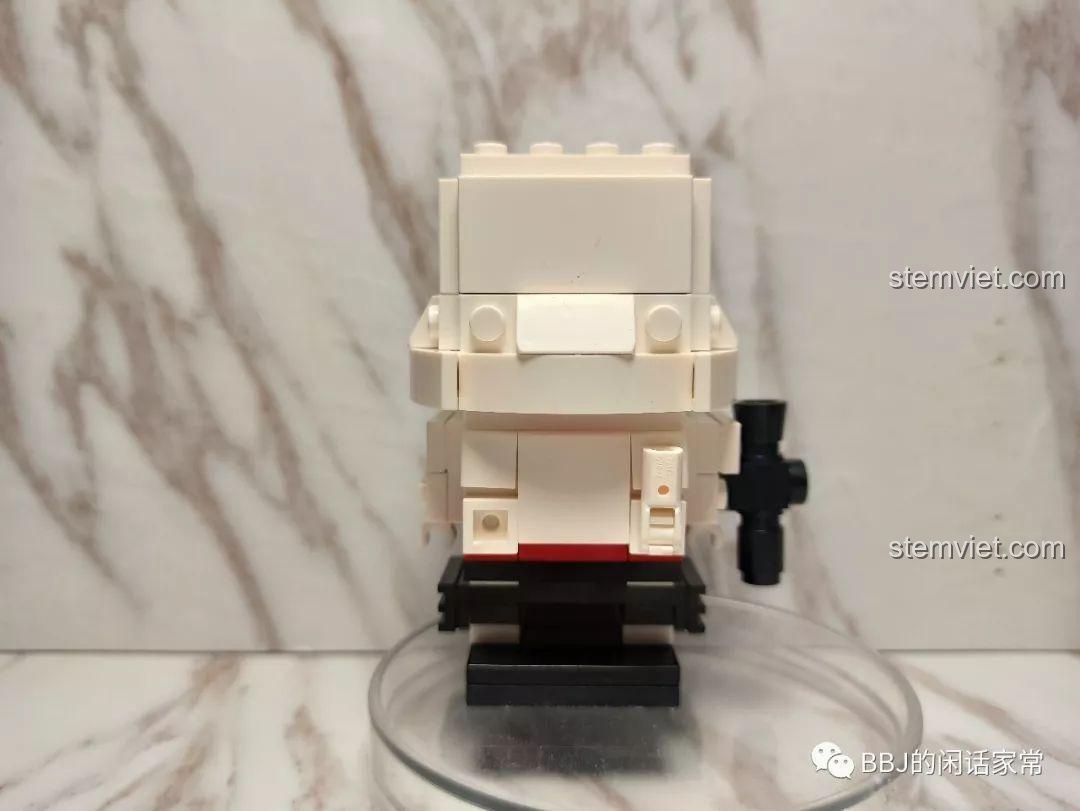 Mô hình JiSi 6860 Megatron BrickHeadz đã hoàn thành, nhìn từ phía sau, cho thấy các chi tiết lắp ráp.