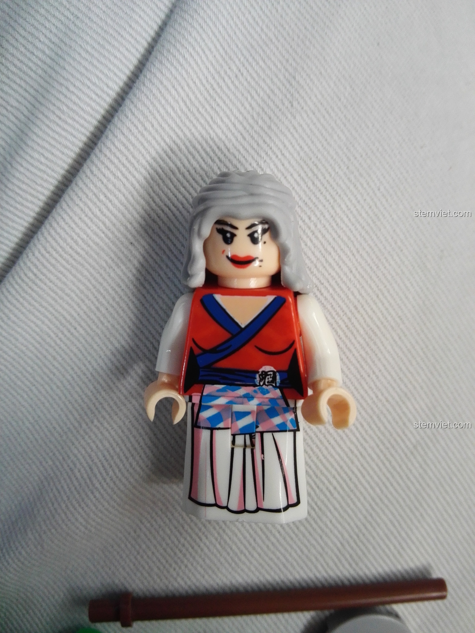 Minifigure Quách Phù Dung từ bộ lắp ráp KAZI KY5006 Võ Lâm Ngoại Truyện.