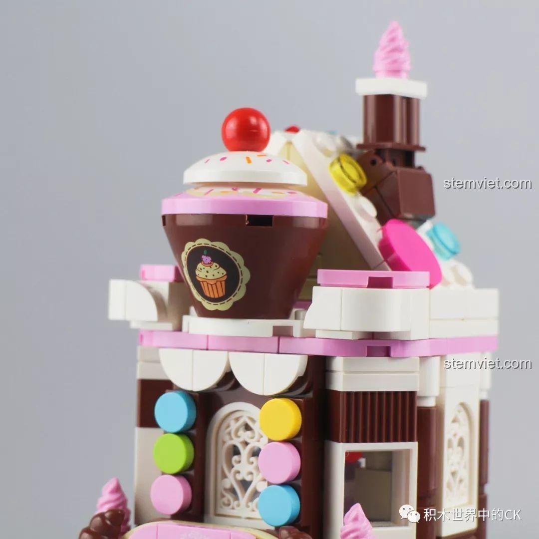 Chi tiết chiếc bánh cupcake khổng lồ trên mái của mô hình Keepplay C0101