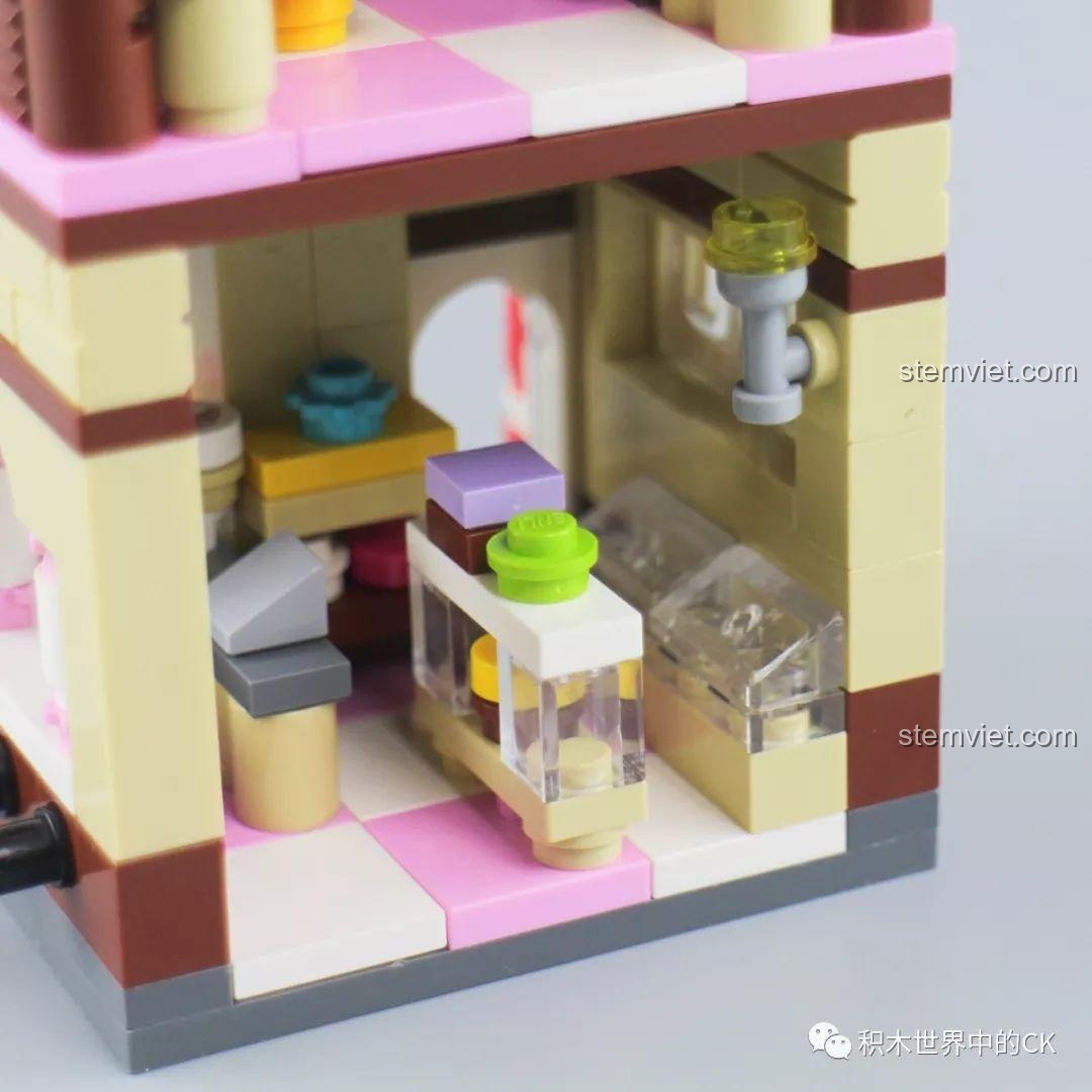 Nội thất tầng trệt của mô hình lắp ráp Keepplay C0101 Cửa hàng bánh ngọt