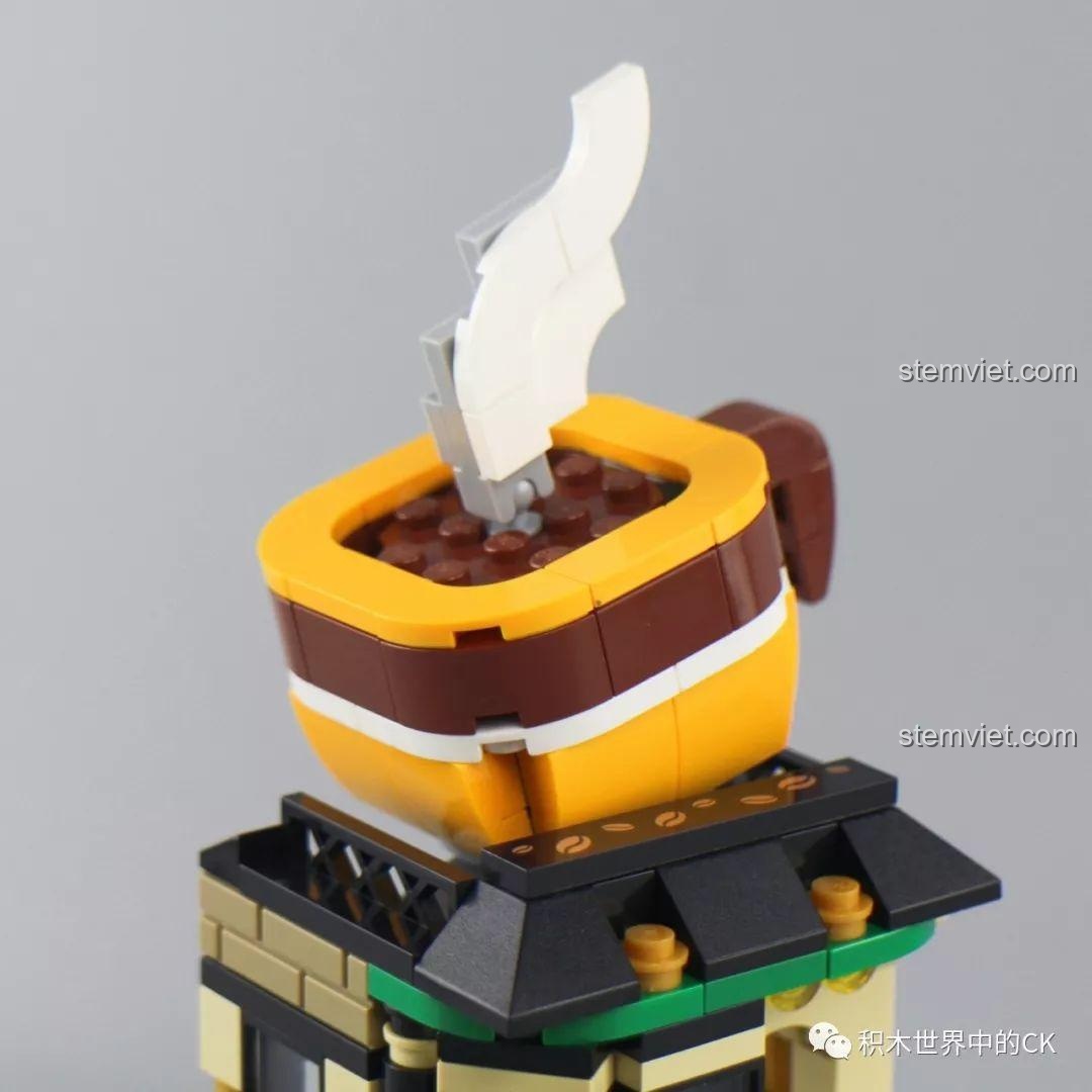 Nội thất tầng trệt của mô hình lắp ráp Keepplay C0102 Quán cà phê