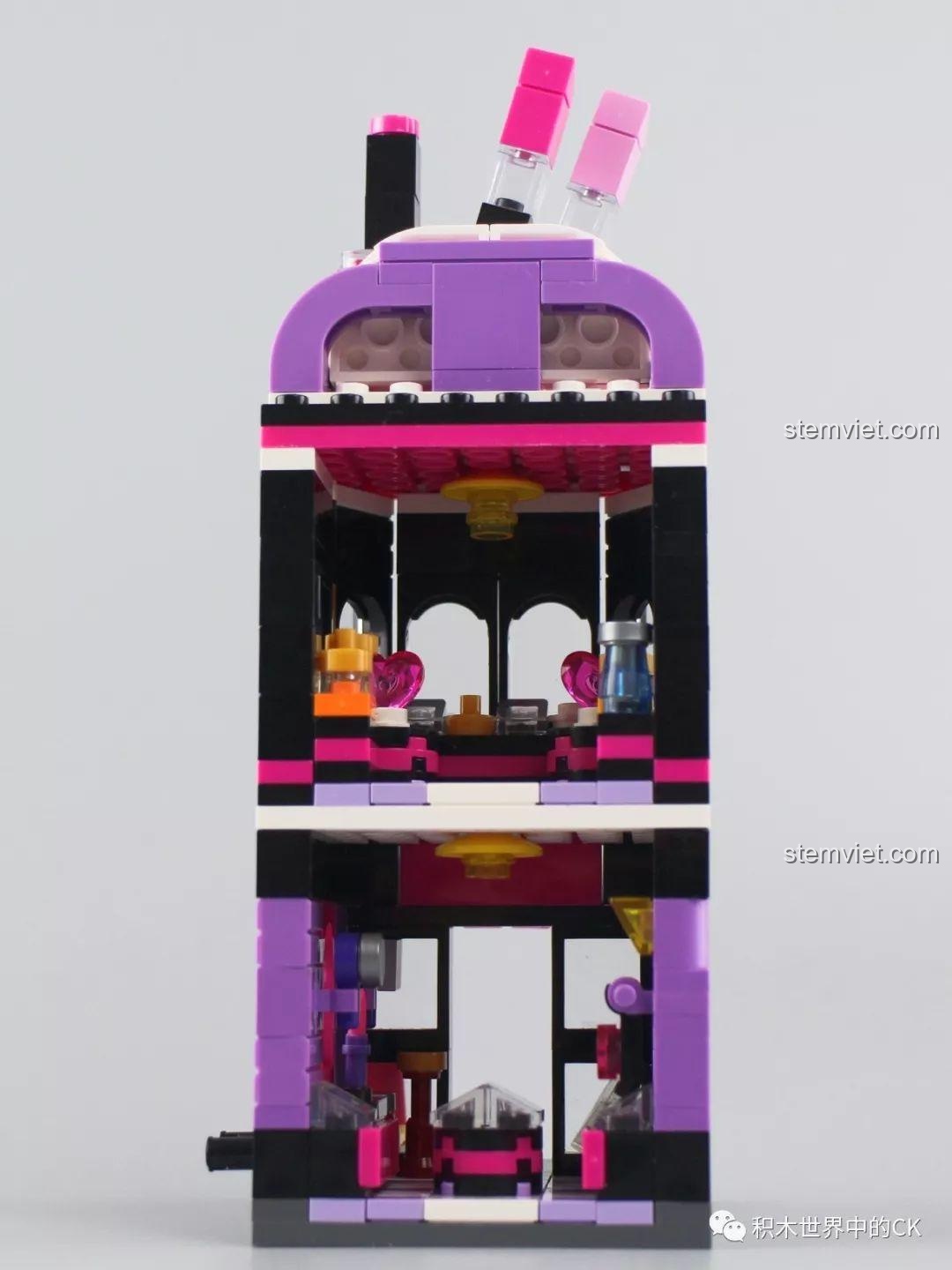 Chi tiết trái tim và son môi trên mái của mô hình Keepplay C0103 Cửa hàng trang điểm