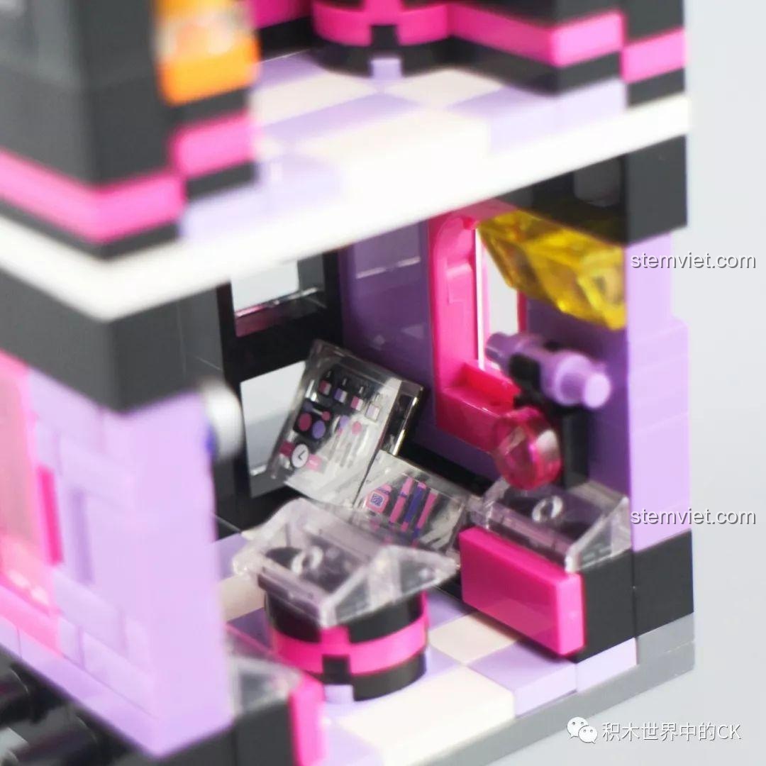 Mô hình lắp ráp Keepplay C0104 Tiệm hoa hồng Red Rose Florist hoàn chỉnh