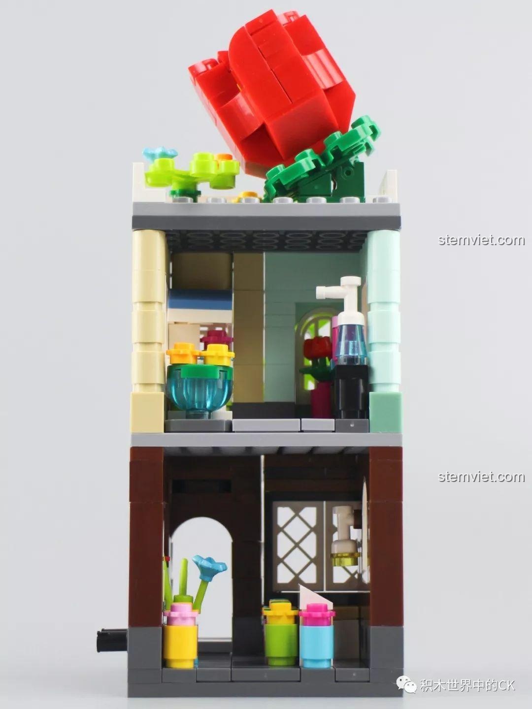 Nội thất tầng trệt của mô hình lắp ráp Keepplay C0104 Tiệm hoa hồng