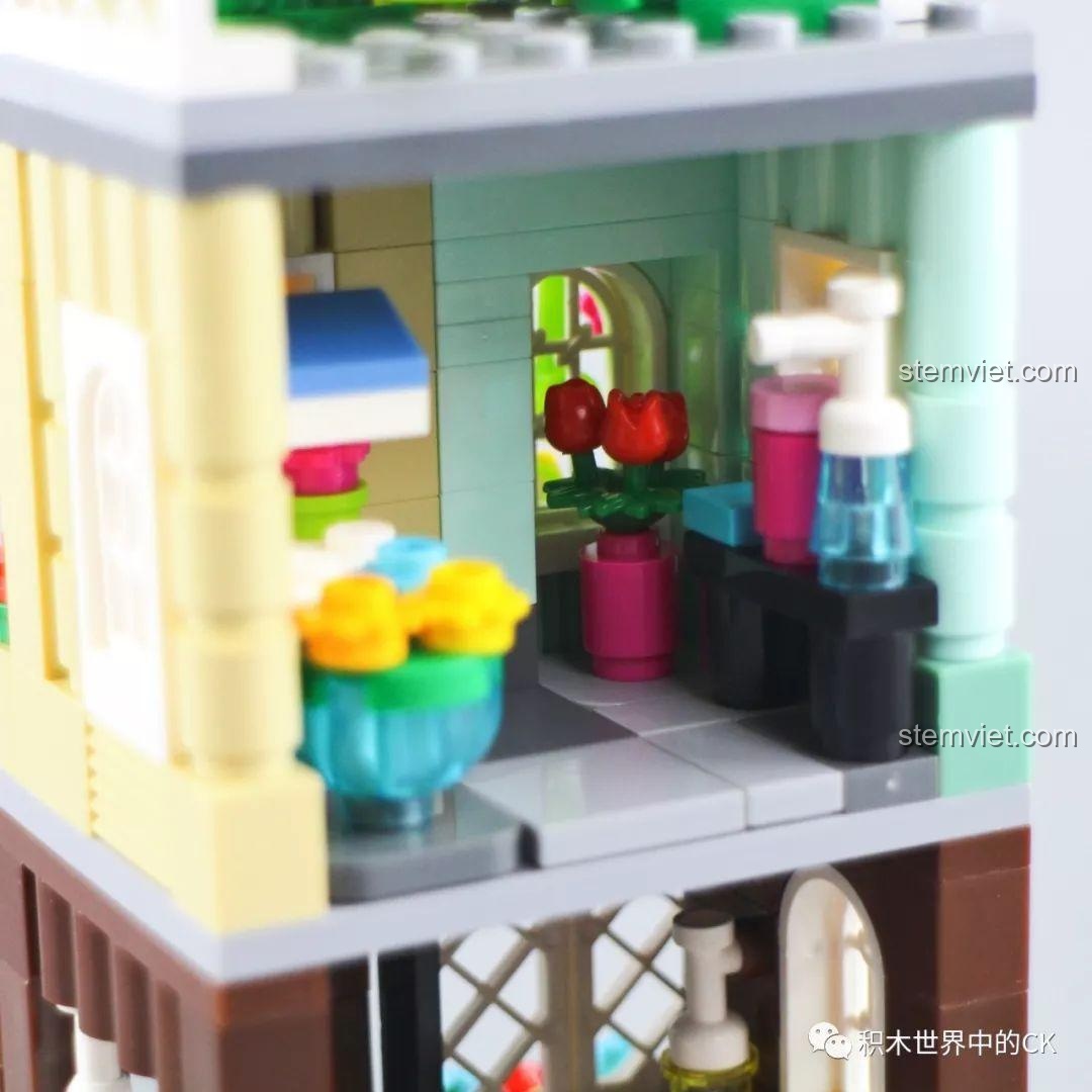 Chi tiết đài phun nước của mô hình lắp ráp Keepplay C0105 Cửa hàng bách hóa