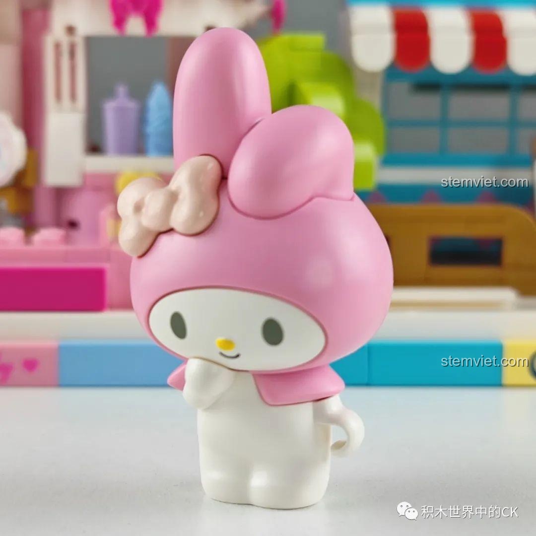 Cận cảnh nhân vật Cinnamoroll từ bộ đồ chơi lắp ráp Keeppley Sanrio, với đôi tai dài và biểu cảm dễ thương.