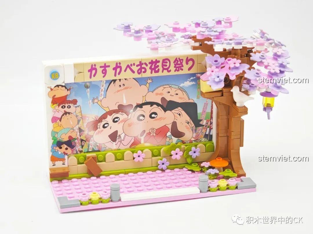 Quá trình lắp ráp bộ Keeppley FM0616 Lễ Hội Hoa Anh Đào Kasukabe, hình thành cây hoa anh đào và màn hình lớn.