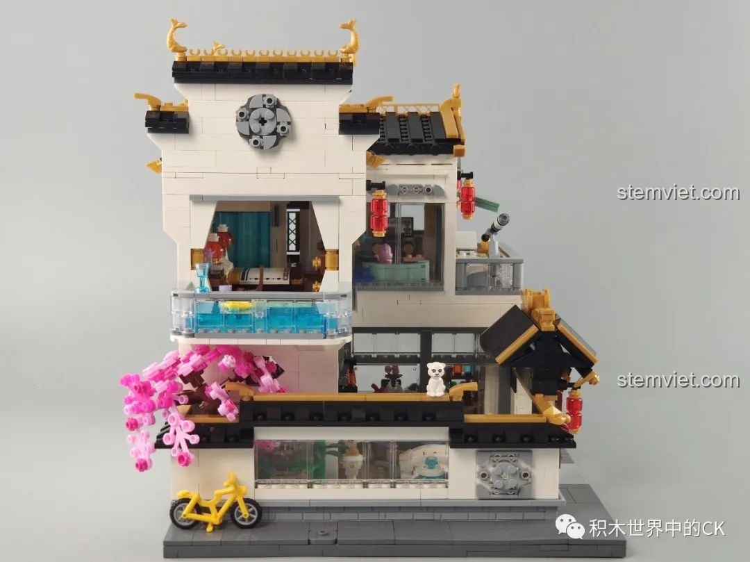 Chi tiết hoa văn trang trí trên tường của mô hình Keeppley K18002 Tê Vân Tiểu Trúc, mang đậm nét kiến trúc Trung Hoa cổ điển.