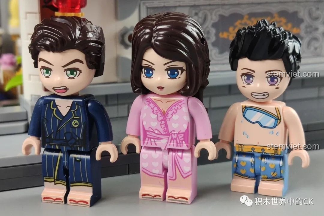 Ba minifigures khác của bộ xếp hình Keeppley K18002 Tê Vân Tiểu Trúc với trang phục ngủ, tạo sự đa dạng cho các cảnh chơi.