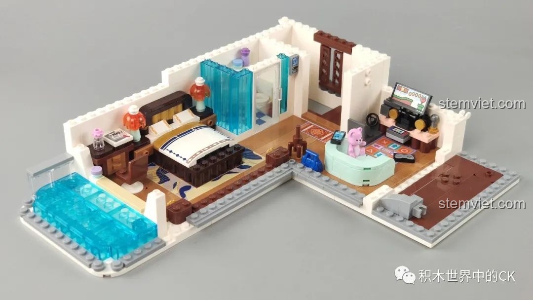 Phòng ngủ và phòng tắm tầng hai của mô hình Phố Cổ Phong Cách Trung Hoa Mới: Tê Vân Tiểu Trúc K18002 đang được lắp ráp chi tiết.