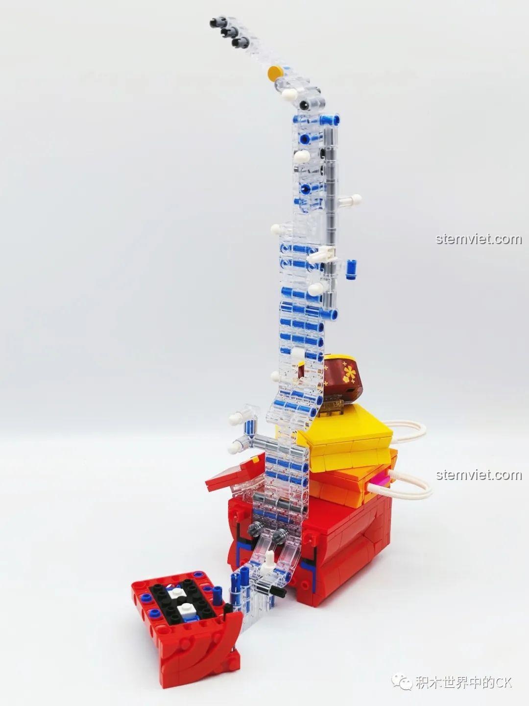 Các chi tiết đầu tiên của thân rồng trong quá trình lắp ráp bộ Keeppley K19905.