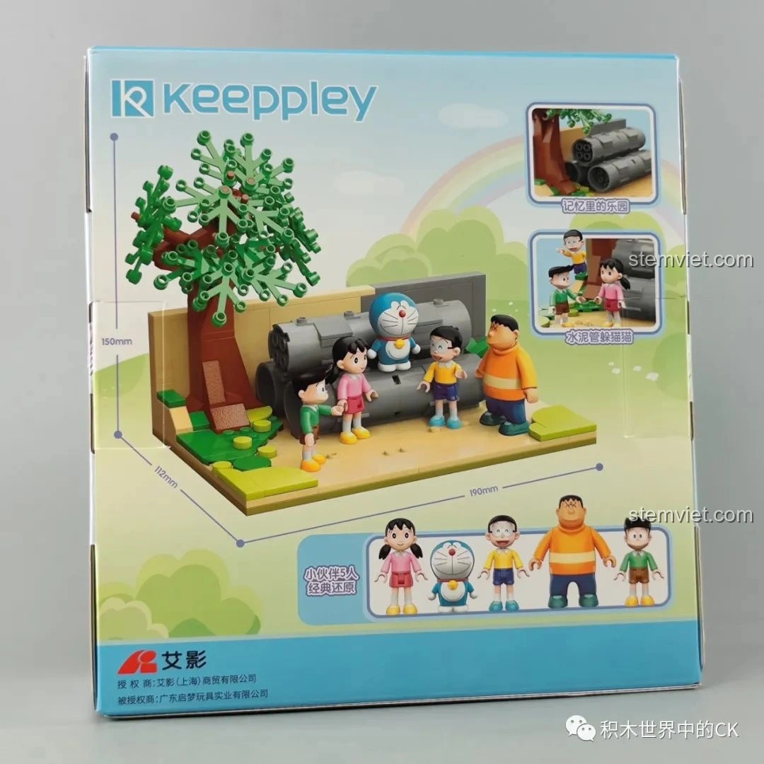 Mặt sau hộp bộ lắp ghép Keeppley K20409 Sân Chơi Ống Cống Doraemon, thể hiện các góc nhìn khác của mô hình và kích thước.