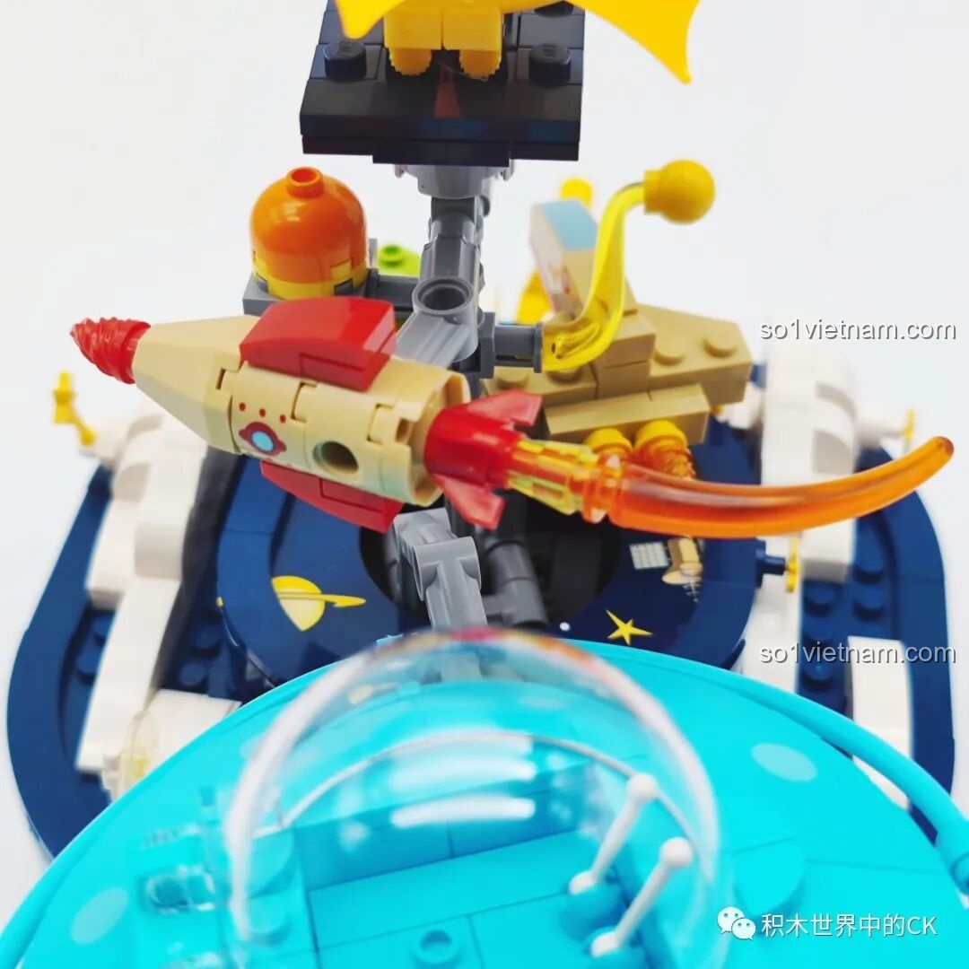 Cận cảnh mặt trời của Keeppley K20421 Doraemon, với thiết kế rực rỡ và khả năng phát sáng độc đáo.