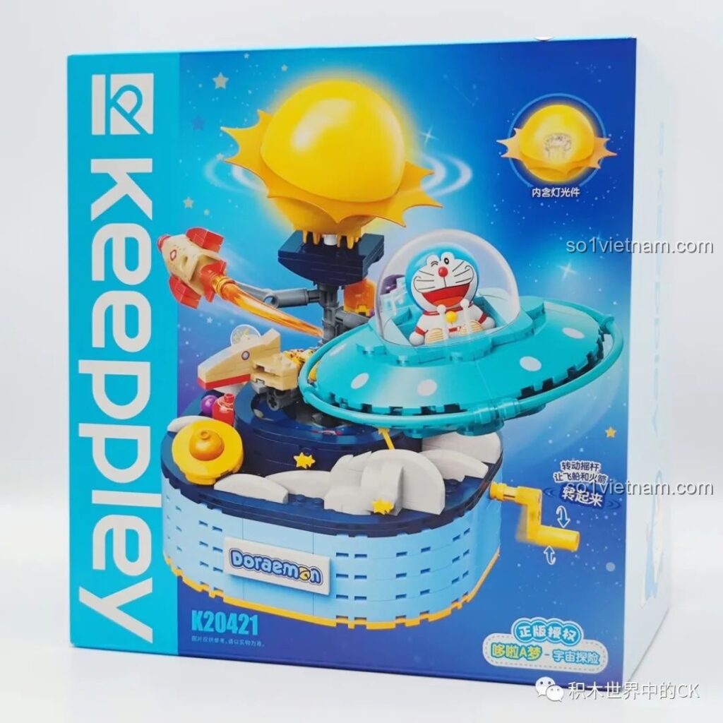 Hộp sản phẩm Keeppley K20421 Doraemon: Hành Trình Thám Hiểm Vũ Trụ với hình ảnh phi thuyền và Doraemon phi hành gia, thu hút bé 6 tuổi.