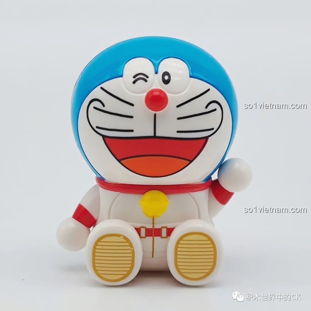 Minifigure Doraemon phi hành gia Keeppley K20421 đang vẫy tay chào, tạo dáng sinh động, sẵn sàng tương tác với mô hình.