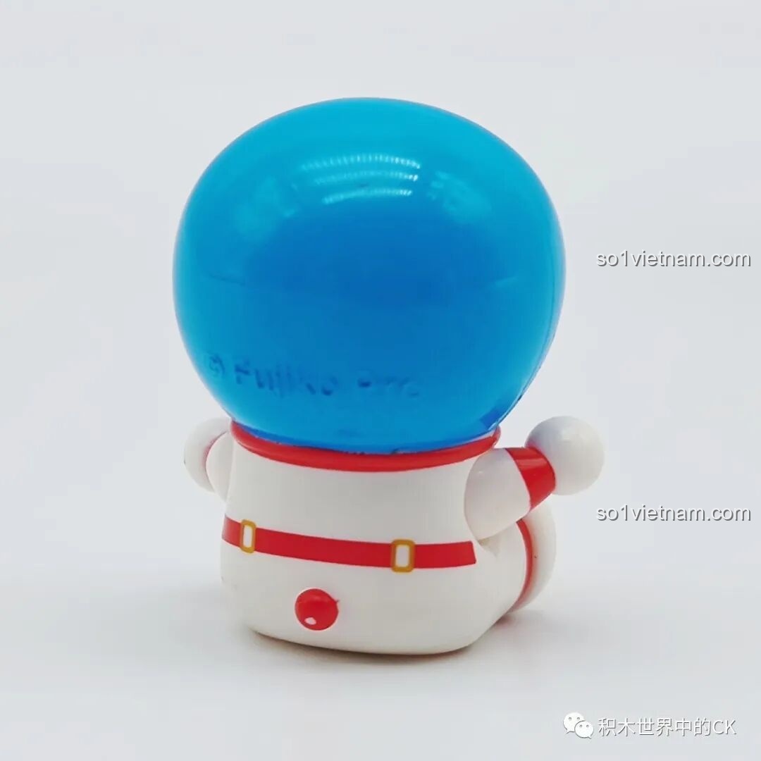 Mặt sau của minifigure Doraemon phi hành gia Keeppley K20421, thể hiện chi tiết thiết kế và chất lượng hoàn thiện.