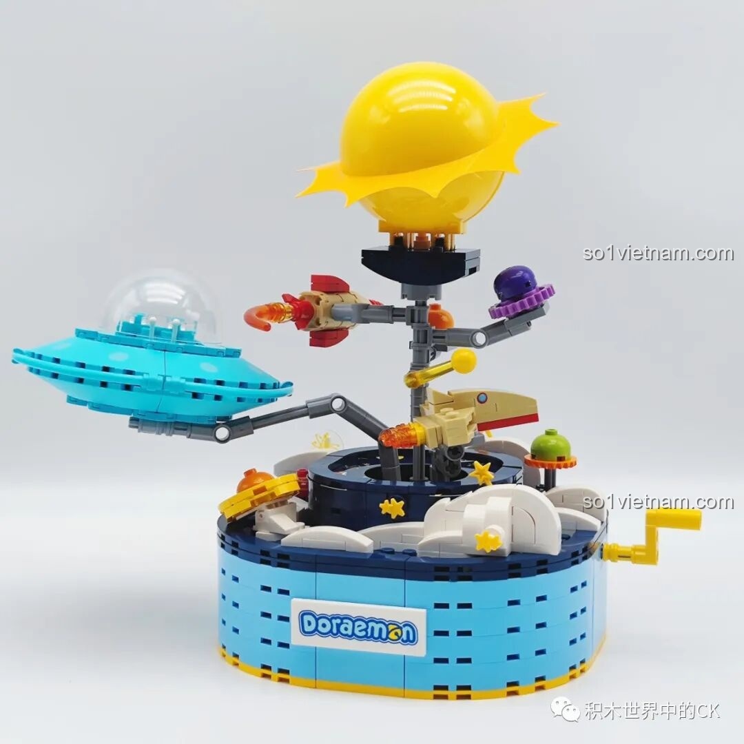 Góc nhìn tổng thể mô hình Keeppley K20421 Doraemon: Hành Trình Thám Hiểm Vũ Trụ, thể hiện sự hài hòa giữa các chi tiết và màu sắc.