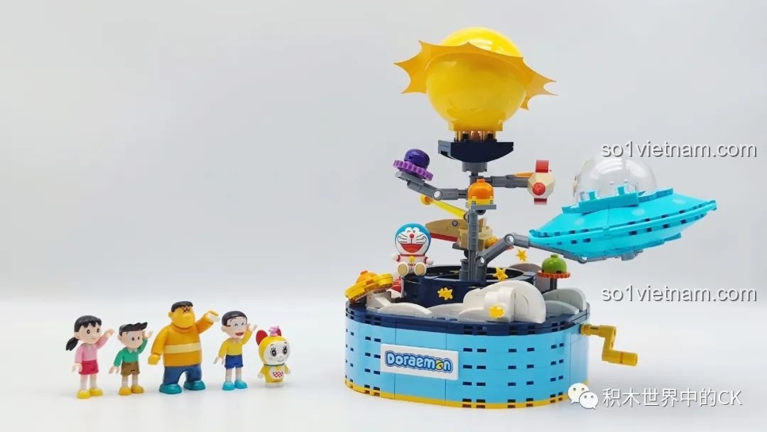 Mô hình Keeppley K20421 Doraemon: Hành Trình Thám Hiểm Vũ Trụ cùng các nhân vật Doraemon và bạn bè, tạo nên một cảnh tượng sống động.