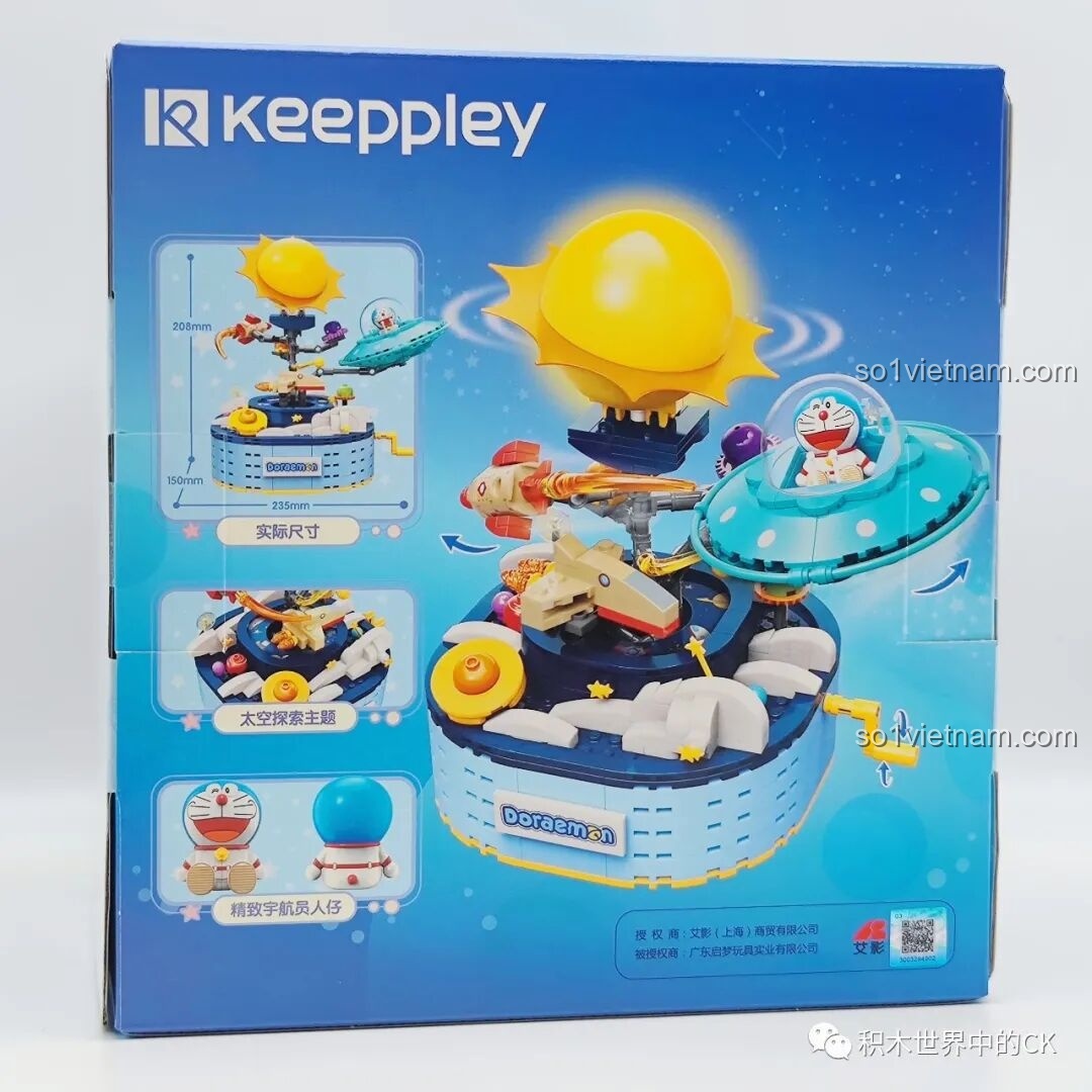 Mặt sau hộp Keeppley K20421 Doraemon hiển thị kích thước mô hình, các tính năng chính và hình ảnh minifigure Doraemon phi hành gia.