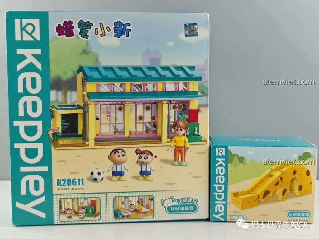 Hộp đồ chơi lắp ráp Nhà Trẻ Song Diệp Crayon Shin-chan Keeppley K20611 với hình ảnh Shin-chan và Nene, kèm quà tặng cầu trượt hươu cao cổ.
