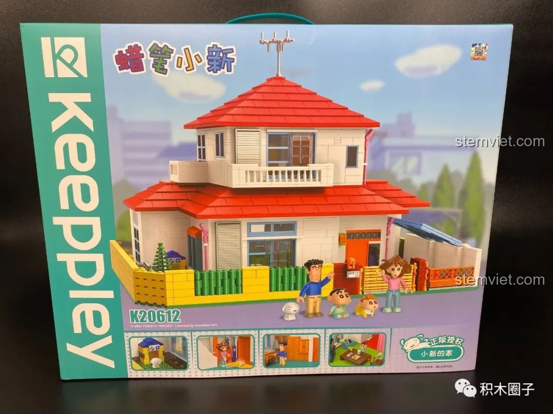 Mặt trước hộp bộ lắp ráp Keeppley K20612 Ngôi nhà của Shin-chan, hiển thị mô hình hoàn chỉnh và 5 minifigures.