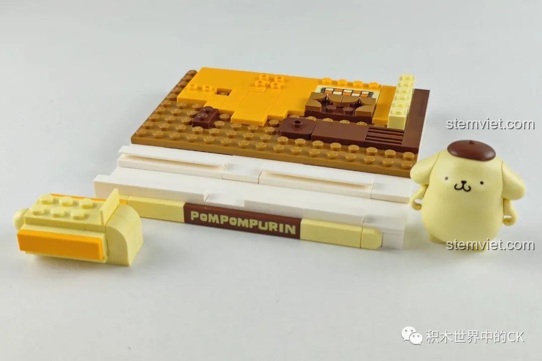 Mô hình Star Picking Pudding Room của Keeppley K20810 Pompompurin đang dần hoàn thiện.