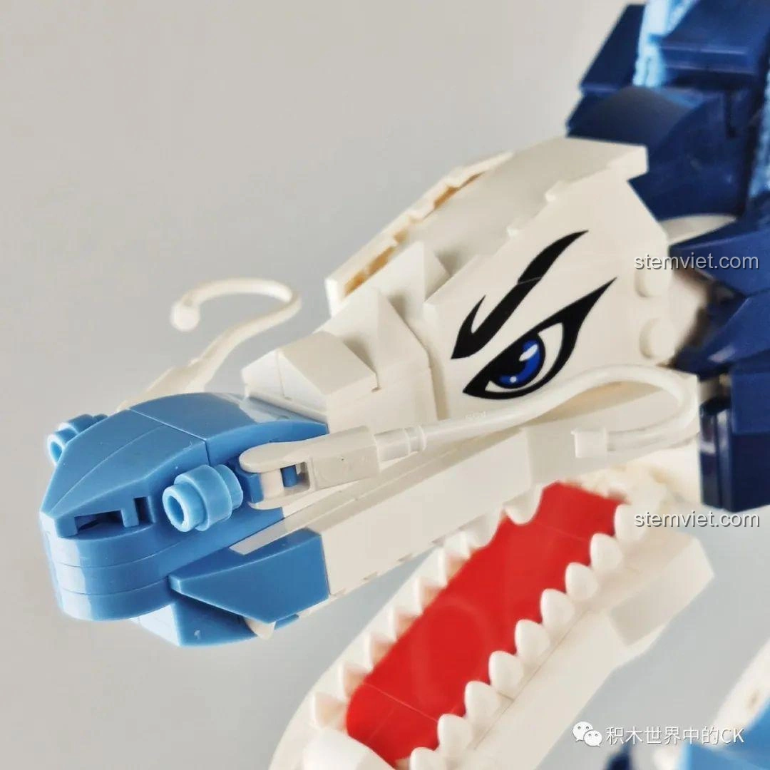 Góc nhìn cận cảnh khác của đầu rồng Ngao Bính Keeppley S0102, tập trung vào chi tiết mắt và miệng rồng.