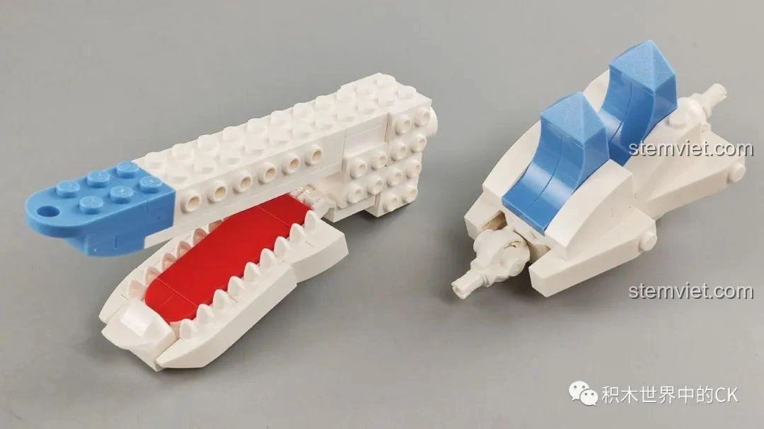 Các mảnh ghép tạo hình đầu rồng của mô hình Rồng Ngao Bính Keeppley S0102, bao gồm hàm răng và sừng.