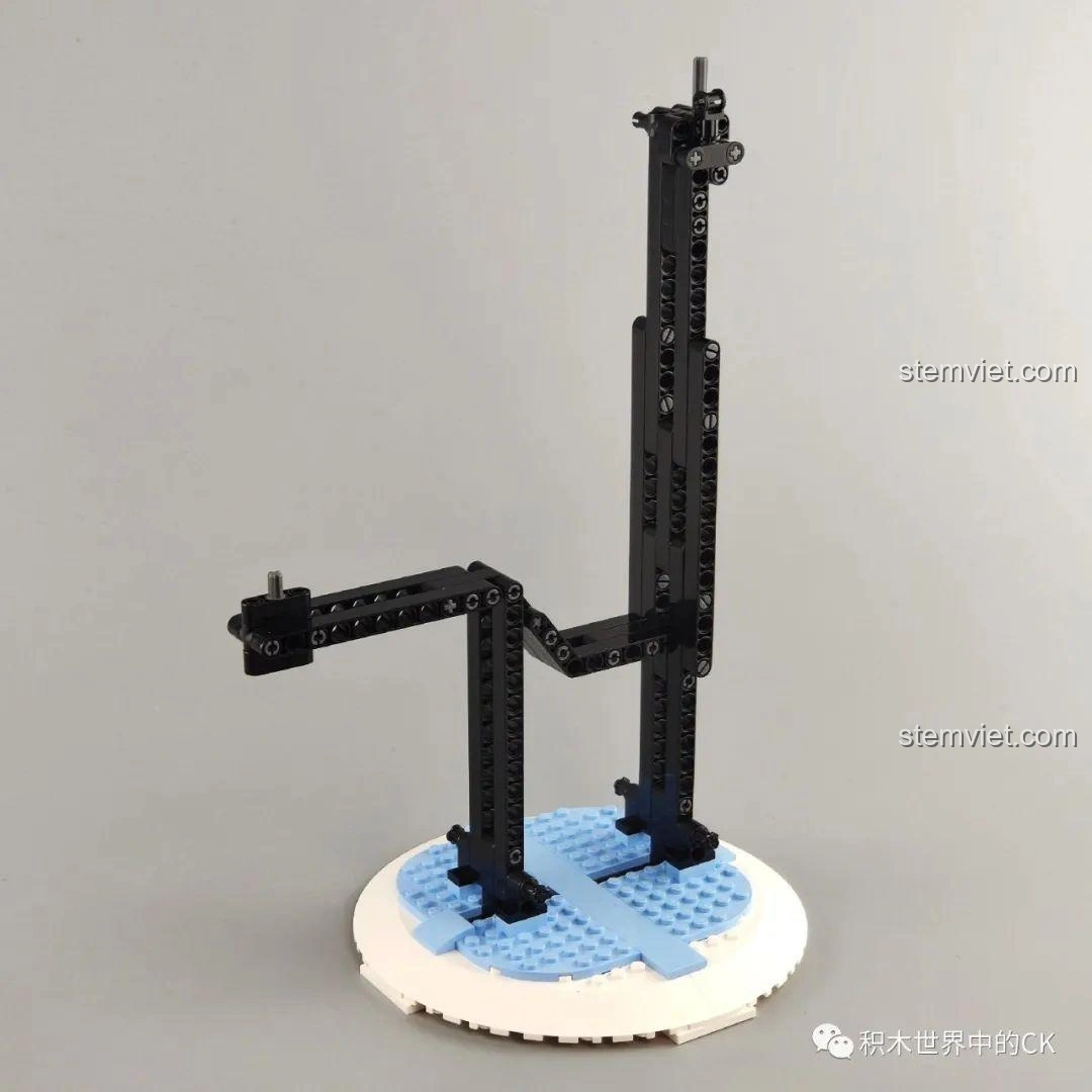 Cấu trúc đế trưng bày của mô hình Rồng Ngao Bính Keeppley S0102, được lắp ráp từ các mảnh ghép màu đen và xanh.