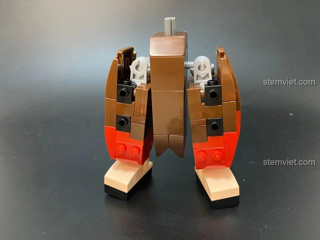 Đồ chơi mô hình Na Tra S0103: Chi tiết bắp chân với mảnh in hình ngọn lửa đặc trưng.