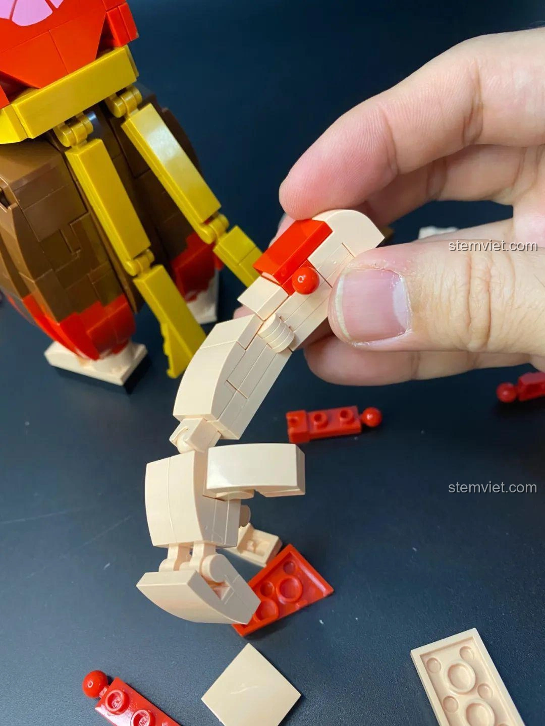 Bộ lắp ghép Na Tra Ma Đồng Giáng Thế S0103: Hỗn Thiên Lăng chia hai phần, gắn vào tay.