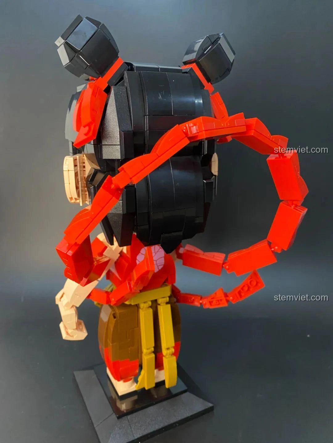 Review Keeppley S0103 Na Tra: Thân không khớp, chỉ chân cử động trước sau.