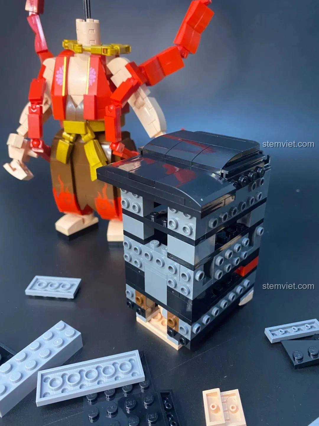 Review Keeppley S0103 Na Tra: Chi tiết má và tai, tạo đường nét khuôn mặt.