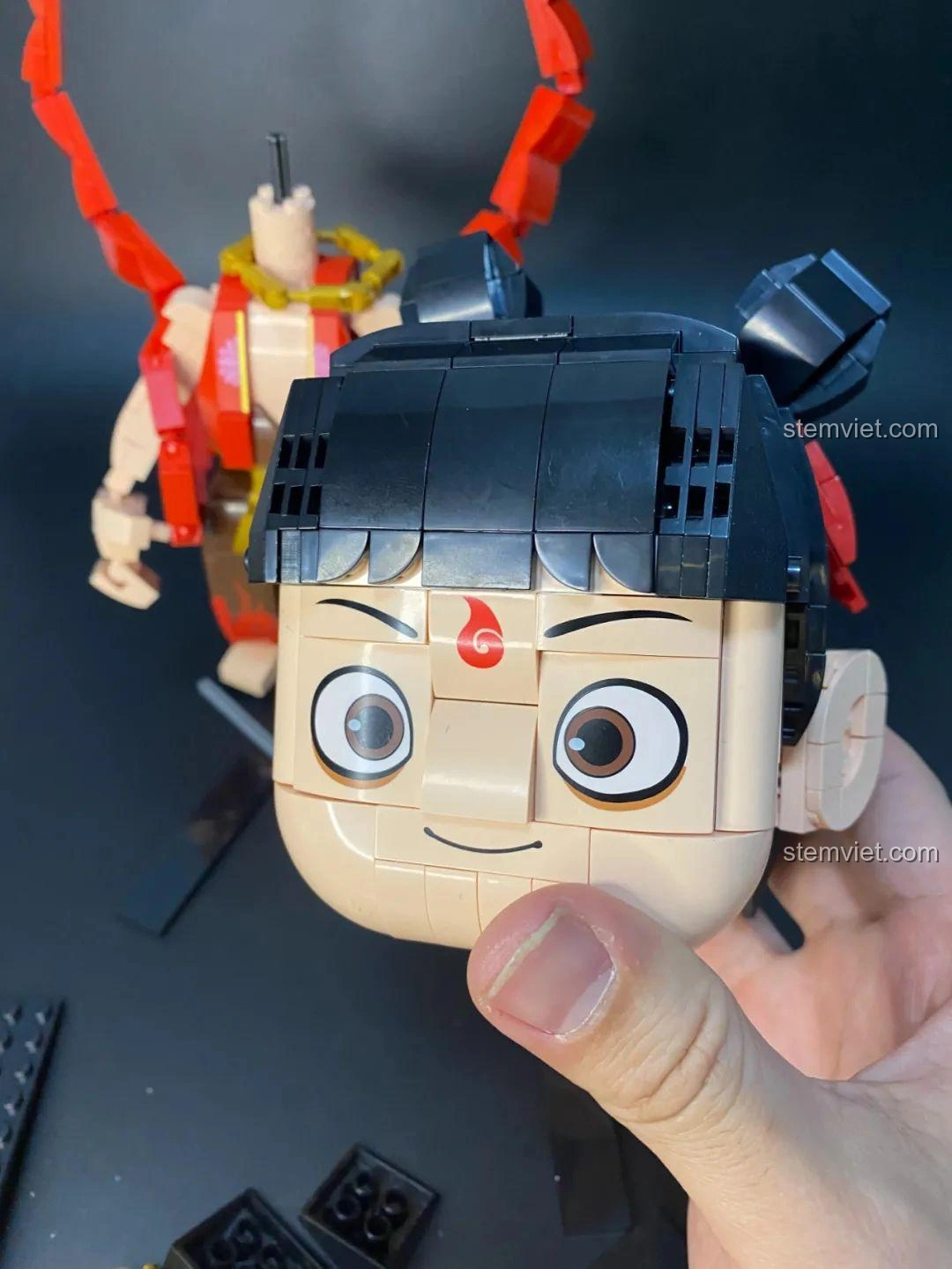 Review Keeppley S0103 Na Tra: Mặt sau mô hình với Hỗn Thiên Lăng.