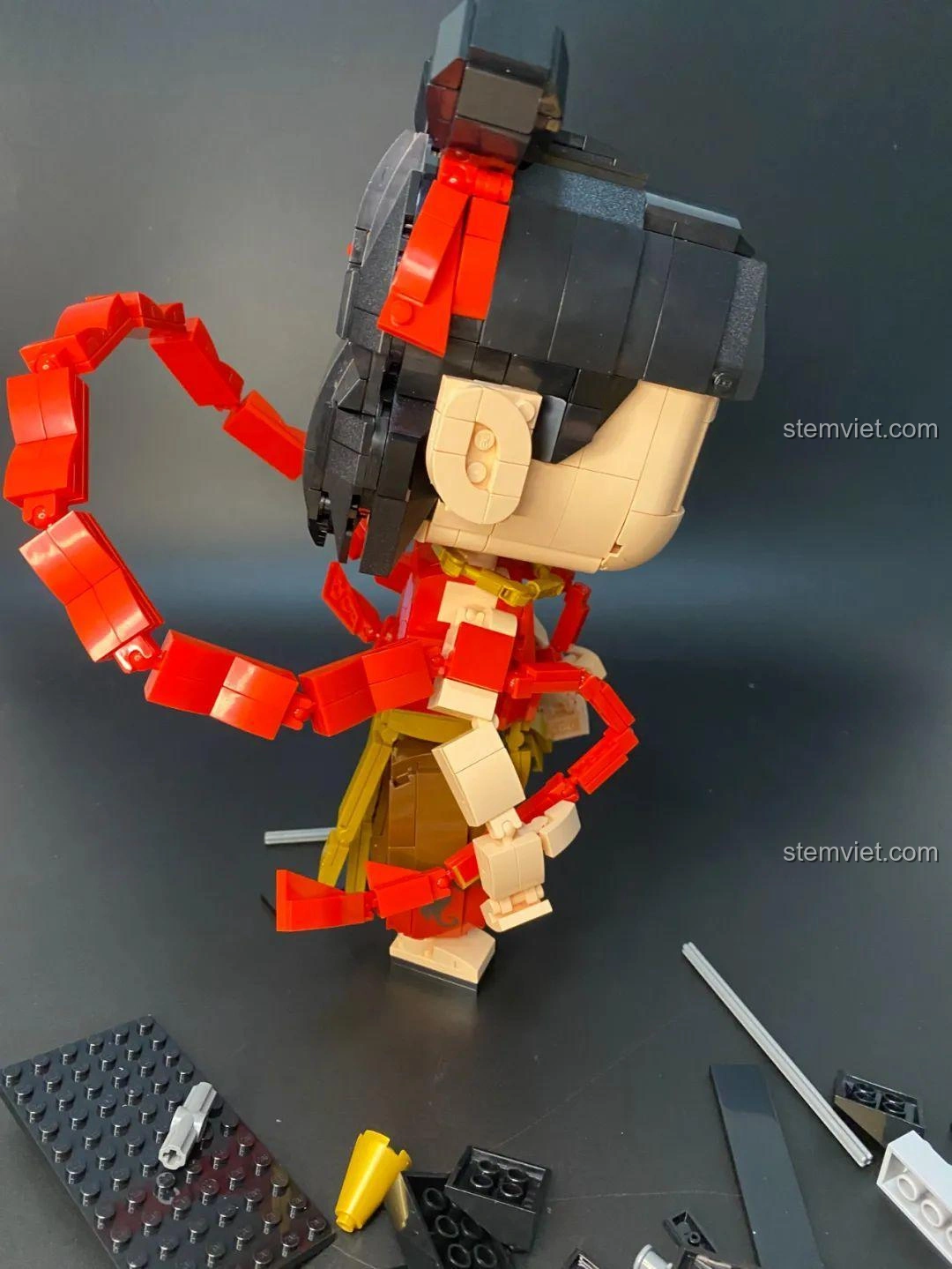 Đánh giá Keeppley S0103 Na Tra: Góc nhìn từ trên xuống, đầu to che thân.