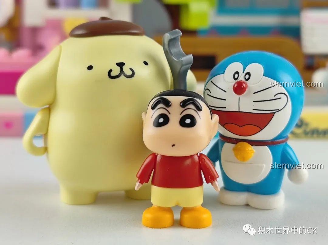 Góc nhìn khác của bốn mô hình cửa hàng mini Keeppley Sanrio đã lắp ráp hoàn chỉnh.