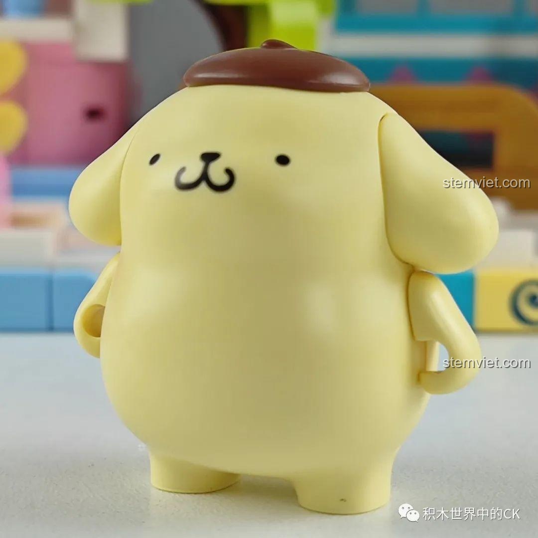 Bốn nhân vật Hello Kitty, My Melody, Cinnamoroll, Pompompurin từ bộ Keeppley Sanrio đứng cạnh nhau.