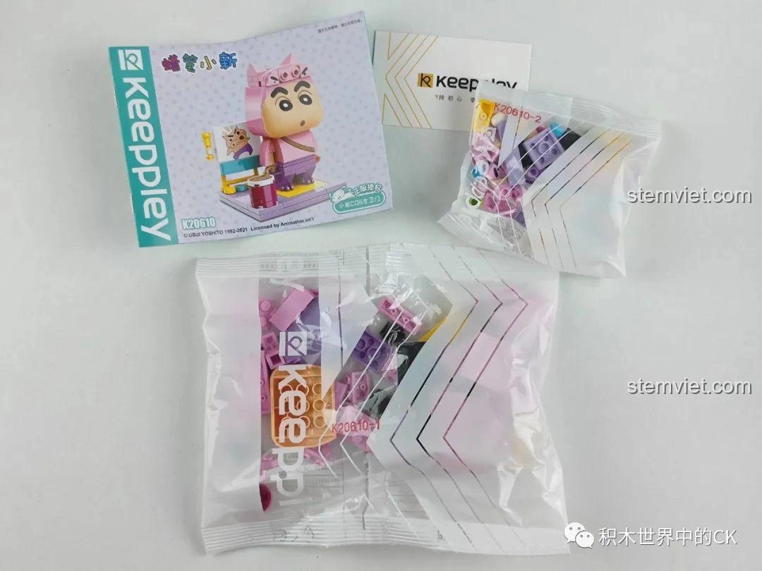 Bốn mô hình đồ chơi lắp ráp Keeppley Shin-chan K20607-K20610 đã hoàn thành, bao gồm Shin-chan hóa trang Siêu Nhân Hành Động, Bo-chan, Kazama và Nene.