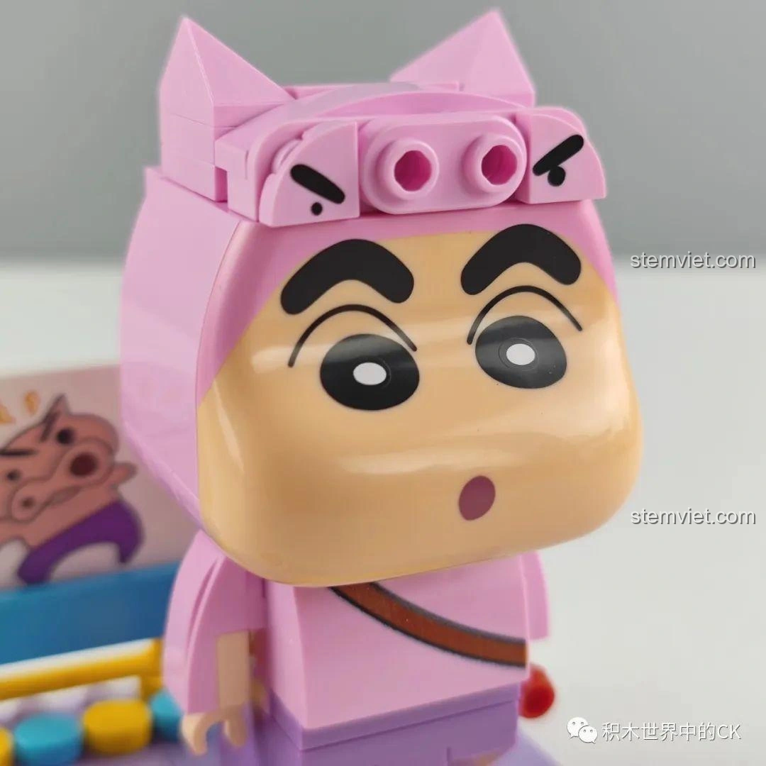 Toàn bộ các mô hình đồ chơi lắp ráp Keeppley Shin-chan K20607-K20610 và Thám tử Conan K20701-K20704 đã hoàn thành, trưng bày cùng nhau.