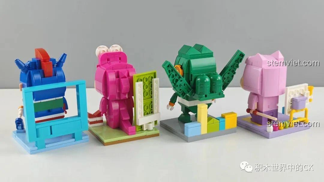 Cận cảnh mô hình đồ chơi lắp ráp Keeppley Shin-chan hóa trang Siêu Nhân Hành Động K20607, tập trung vào biểu cảm khuôn mặt và chi tiết trang phục.