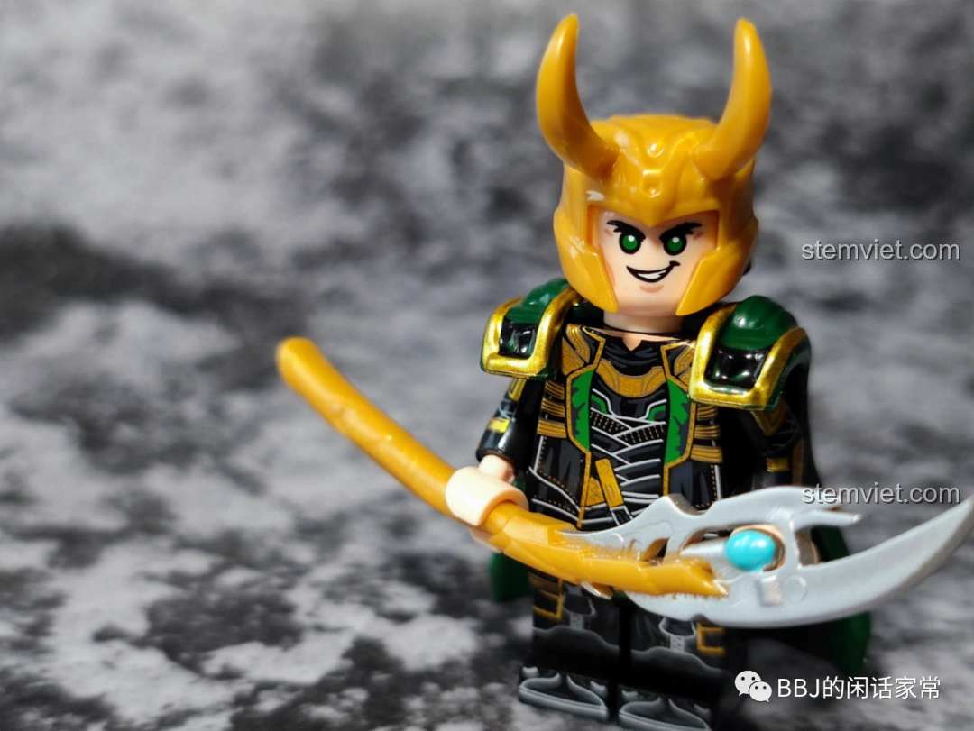 Minifigure Loki KF1550 Kopf với trang phục đen và vàng, chi tiết in ấn đẹp, đồ chơi xếp hình KF6141.