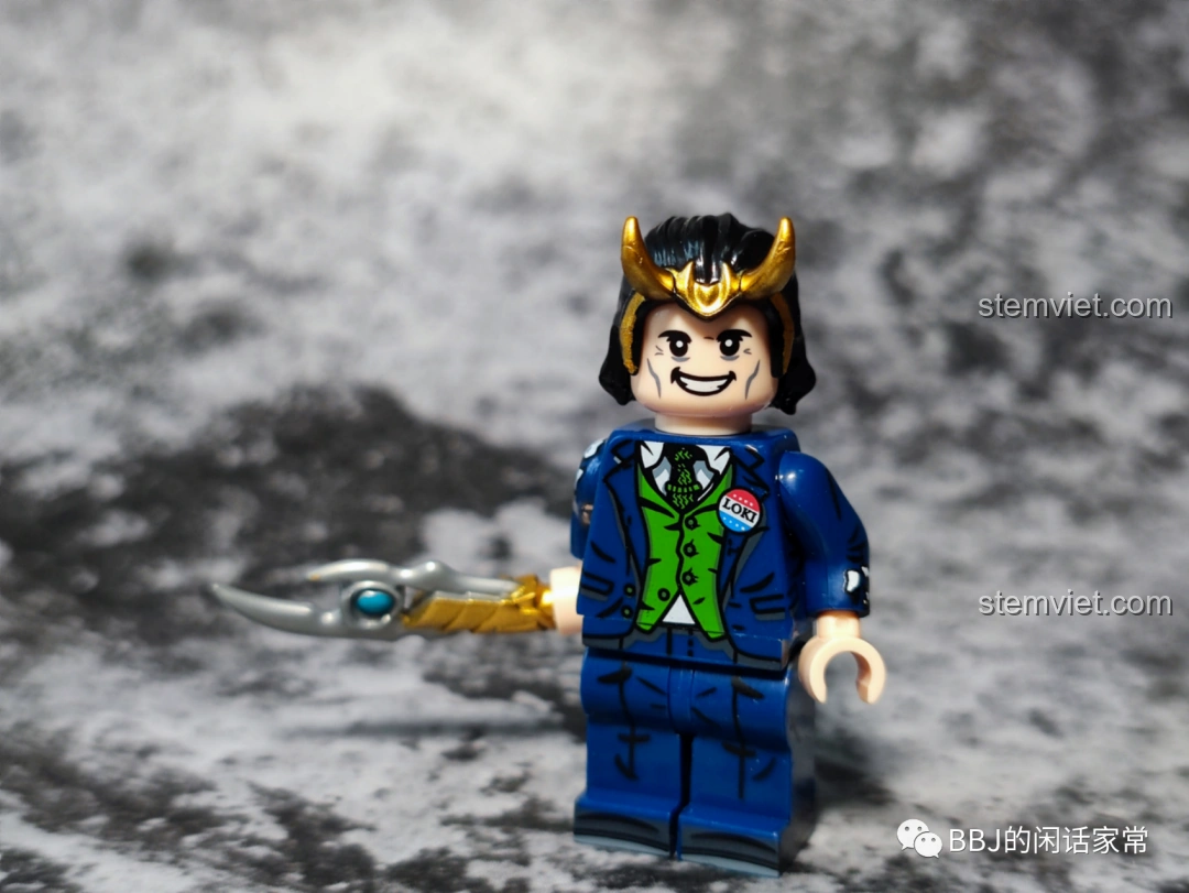 Biểu cảm thứ hai của minifigure Loki KF1554 Kopf, khuôn mặt tươi cười, bộ lắp ghép Loki 6141.