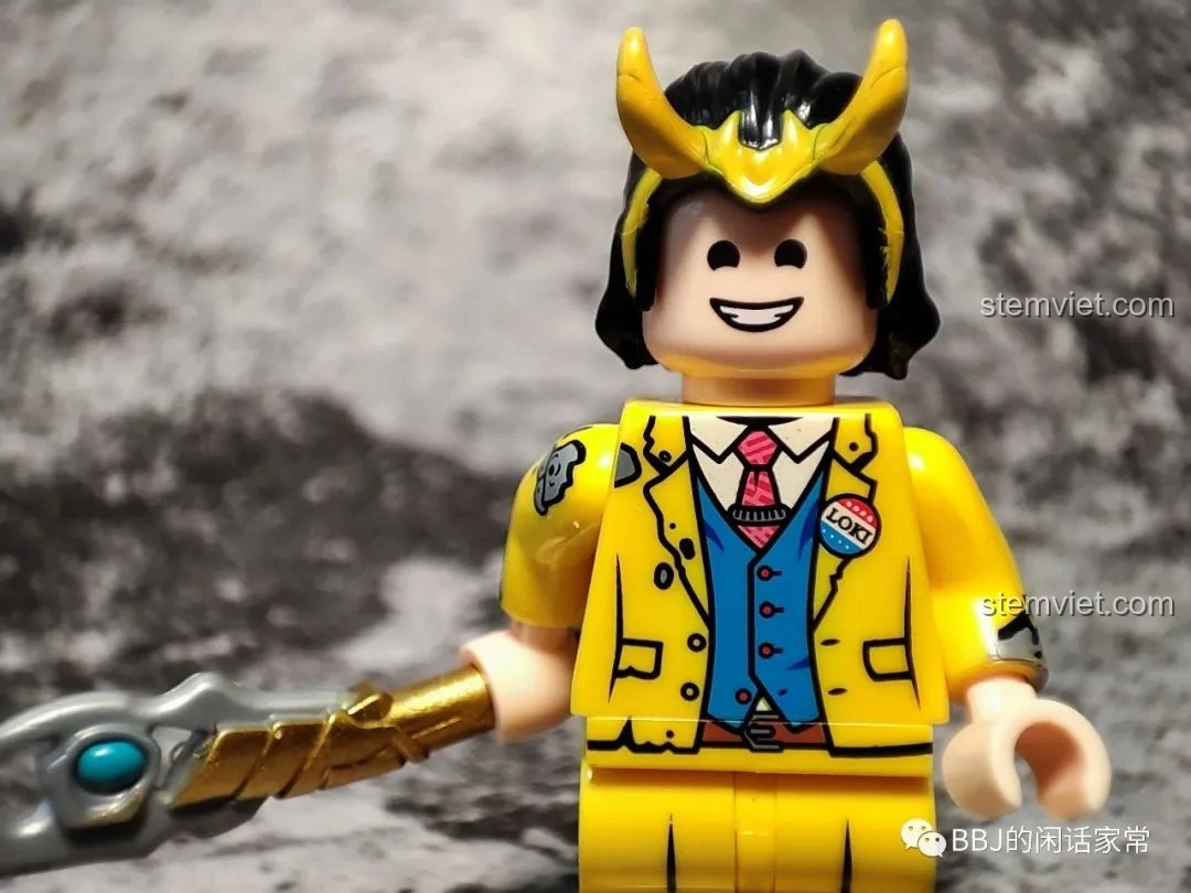 Cận cảnh khuôn mặt minifigure Loki KF1555 Kopf với biểu cảm duy nhất là nụ cười, đồ chơi xếp hình KF6141.