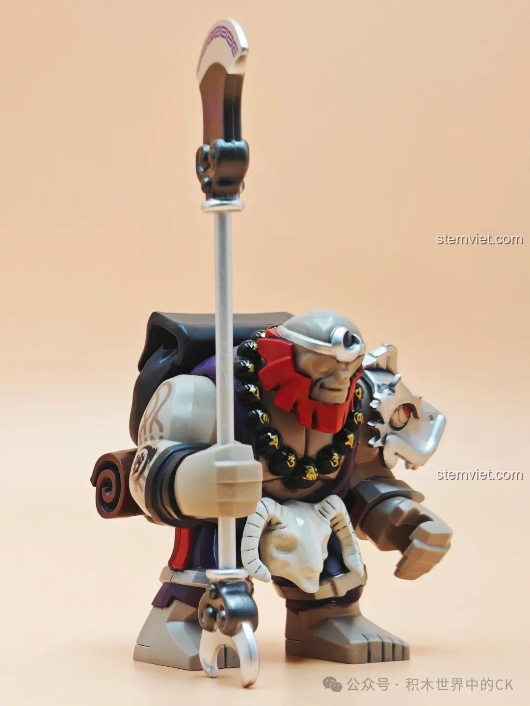 Mô hình Sa Ngộ Tịnh Kuzao Tây Du Ký Đại Nhân Tử cầm trượng Giáng Yêu, thể hiện tư thế sẵn sàng chiến đấu.