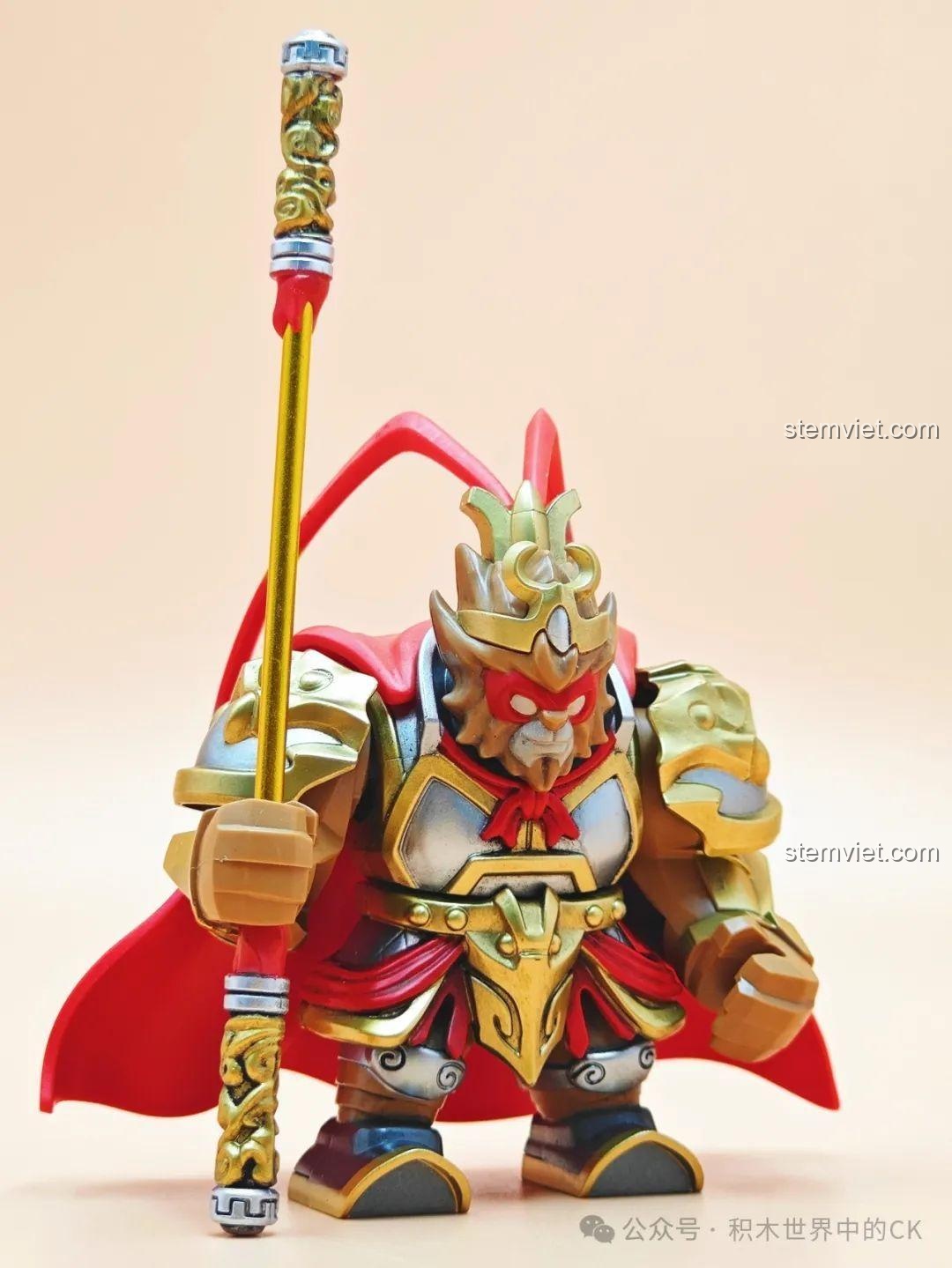 Cận cảnh khuôn mặt và giáp vàng của mô hình Tôn Ngộ Không Kuzao Tây Du Ký Đại Nhân Tử, nổi bật biểu cảm và chi tiết.