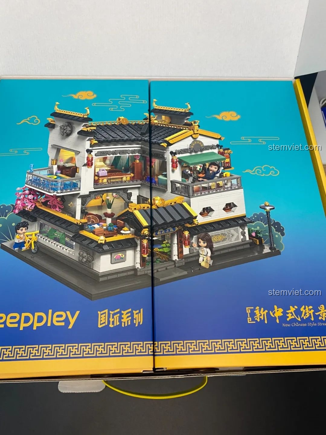 Thiết kế hộp kéo độc đáo của bộ lắp ghép Keeppley K18002 Phố Cổ Trung Hoa, bên trong chứa hai hộp nhỏ tiện lợi cho việc lắp ráp.