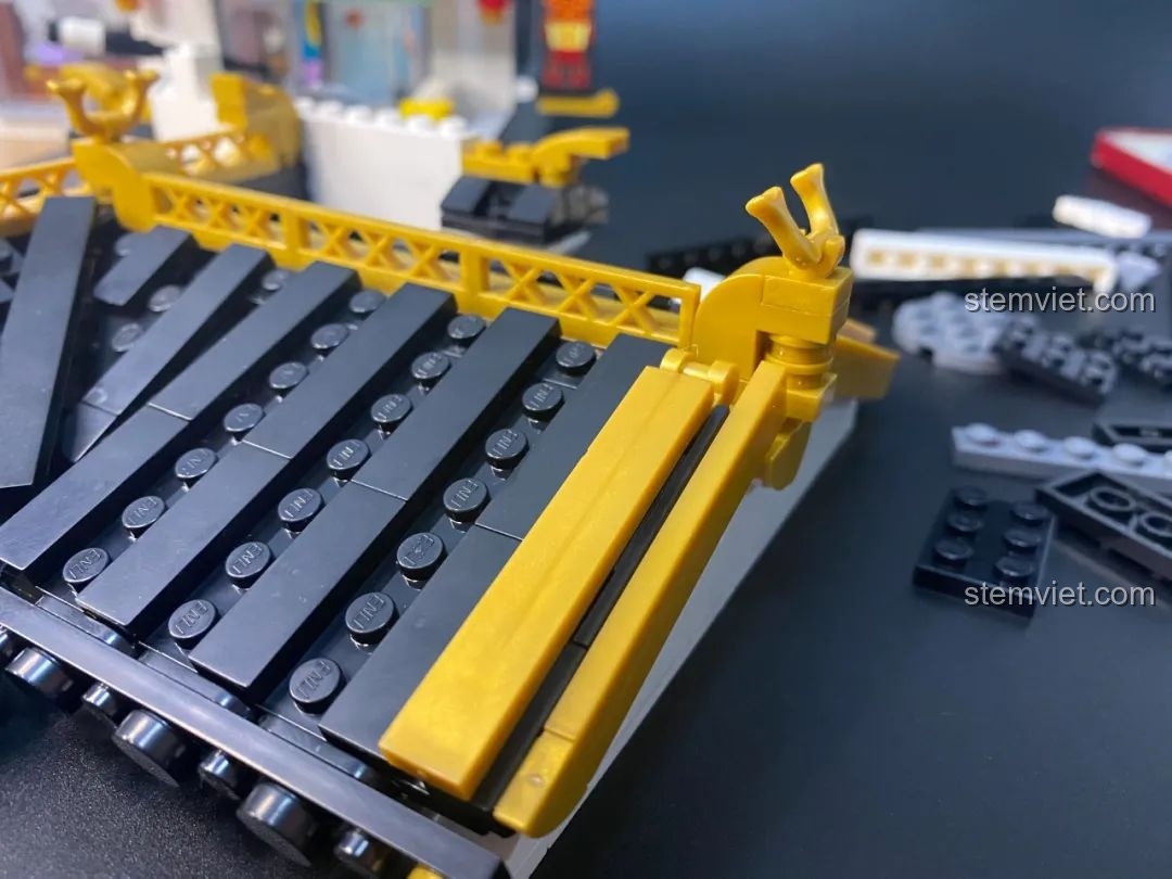 Góc nhìn phía sau của mô hình lắp ghép Keeppley K18002 Phố Cổ Trung Hoa, thể hiện rõ nét kiến trúc Huệ Châu truyền thống.