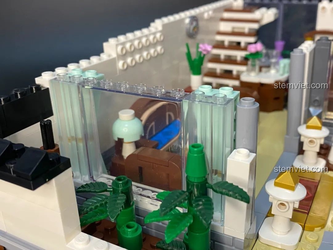 Mở hộp thứ hai của bộ lắp ghép Keeppley K18002 Phố Cổ Trung Hoa, chứa các túi linh kiện tiếp theo cho quá trình lắp ráp.