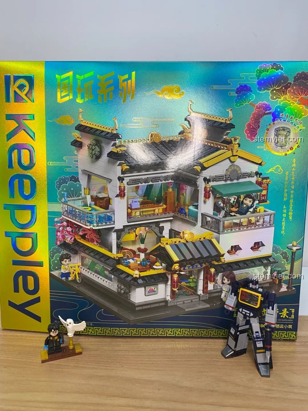 Hộp sản phẩm lớn của bộ lắp ghép Keeppley K18002 Phố Cổ Trung Hoa, một món đồ chơi lắp ráp kiến trúc độc đáo cho bé 8 tuổi.